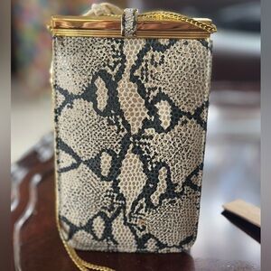 Tall leather shoulder bag